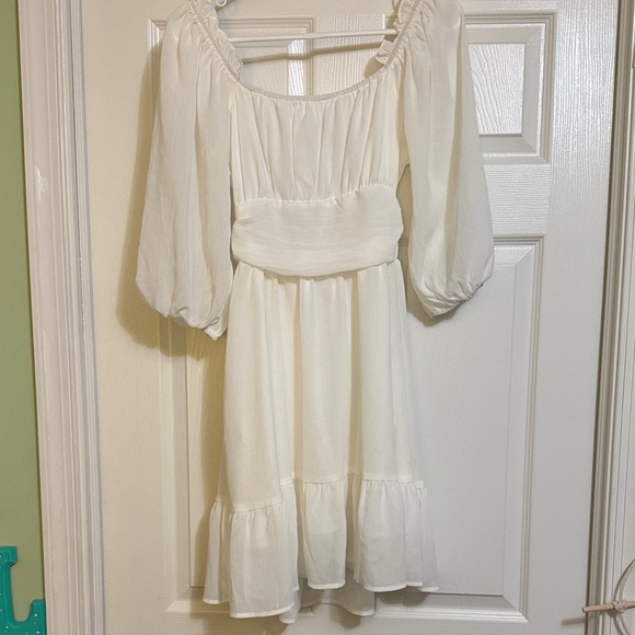 Dresses & Skirts - Elegant White Backless Dress